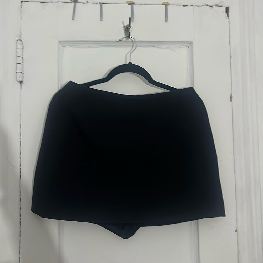 Abercrombie & Fitch Menswear mini skort in Black size M